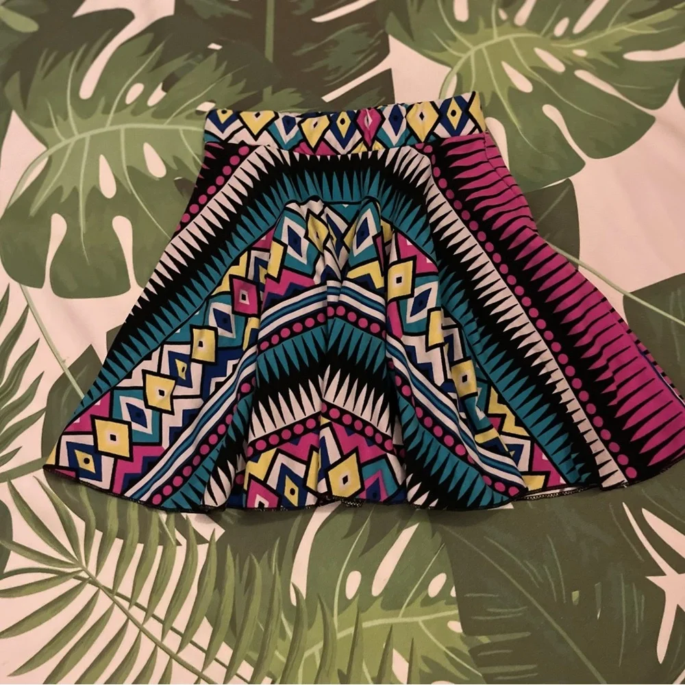 Vibrant Toddler Girls Patterned Skirt 3T/4T - Picture 2 of 2